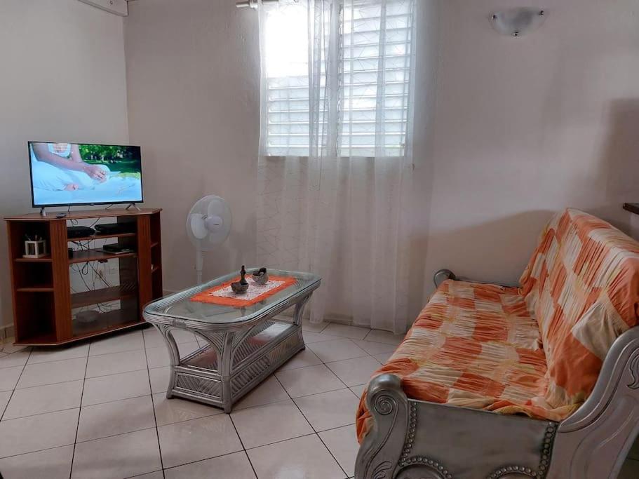La Petite Maison, Spacieuse, Avec Jardin / Parking Sainte-Rose Εξωτερικό φωτογραφία