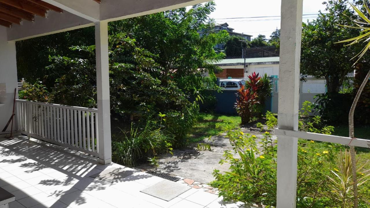 La Petite Maison, Spacieuse, Avec Jardin / Parking Sainte-Rose Εξωτερικό φωτογραφία