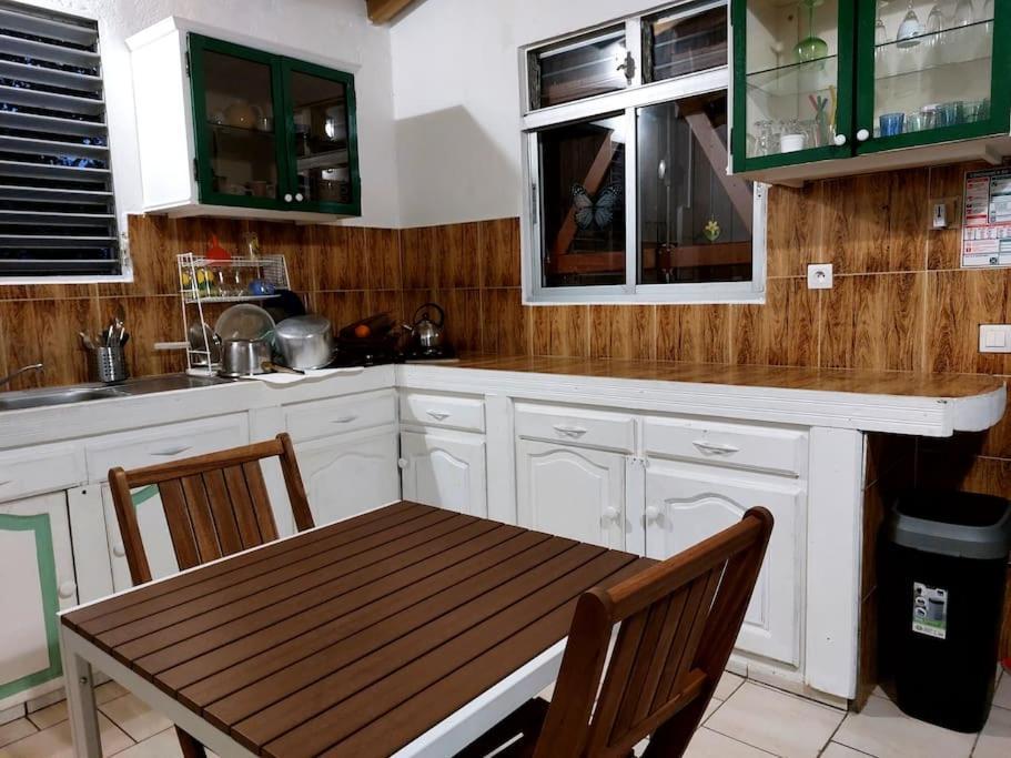 La Petite Maison, Spacieuse, Avec Jardin / Parking Sainte-Rose Εξωτερικό φωτογραφία